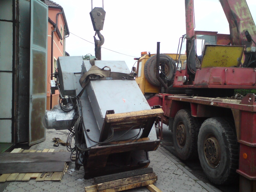 Servis bráběcích a tvářecích strojů, strojů pro kovoobrábění, soustružení, frézování a svislé obrážení